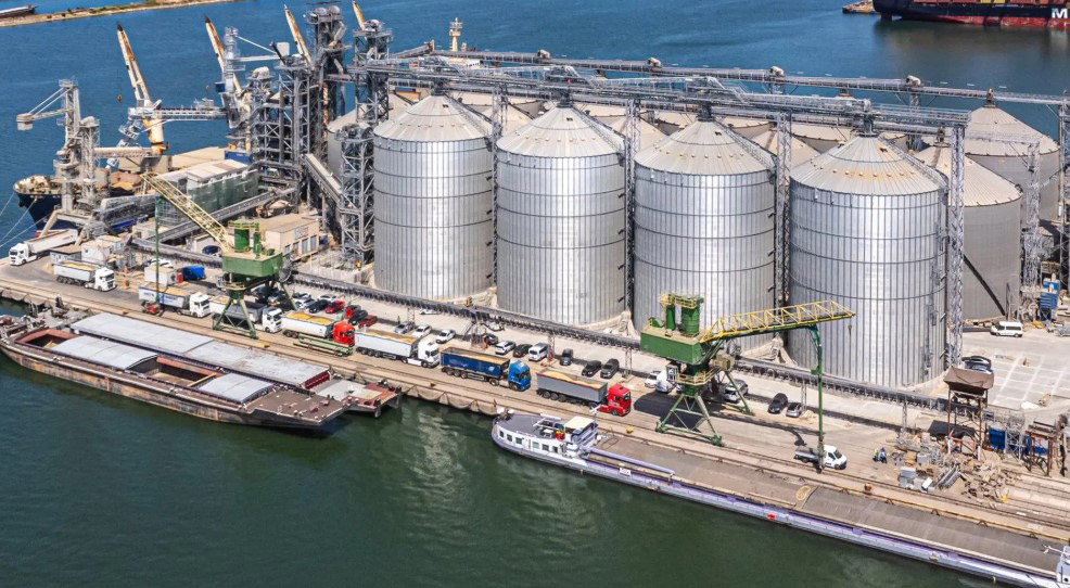 Storage silo system for port terminal